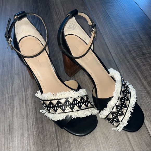 Pour la Victoire Havana Criss Cross Sandal Block Heel, Size 8 - Picture 3 of 8